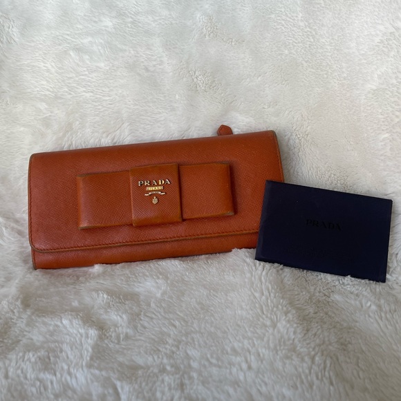 100% Authentic Prada Milano Bow wallet - Picture 1 of 3